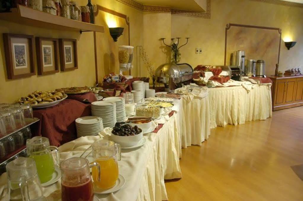 Hotel Leonardo Da Vinci سانتياغو المطعم الصورة